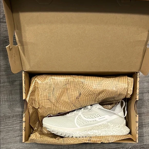 FREE SHIP Limited Edition Floral Nike React Pegasus Trail 4 NWT - Picture 3 of 16